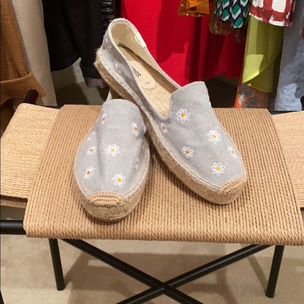 Soludos Espadrilles with Embroidered Daisies (New)